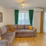 Dreamview Apartment With Private Parking